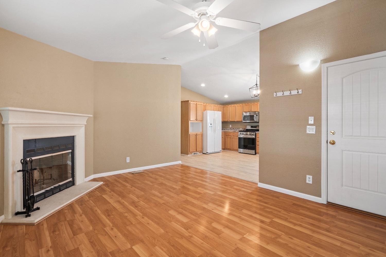 Detail Gallery Image 8 of 38 For 5100 N Highway 99 202, Stockton,  CA 95212 - 3 Beds | 2 Baths