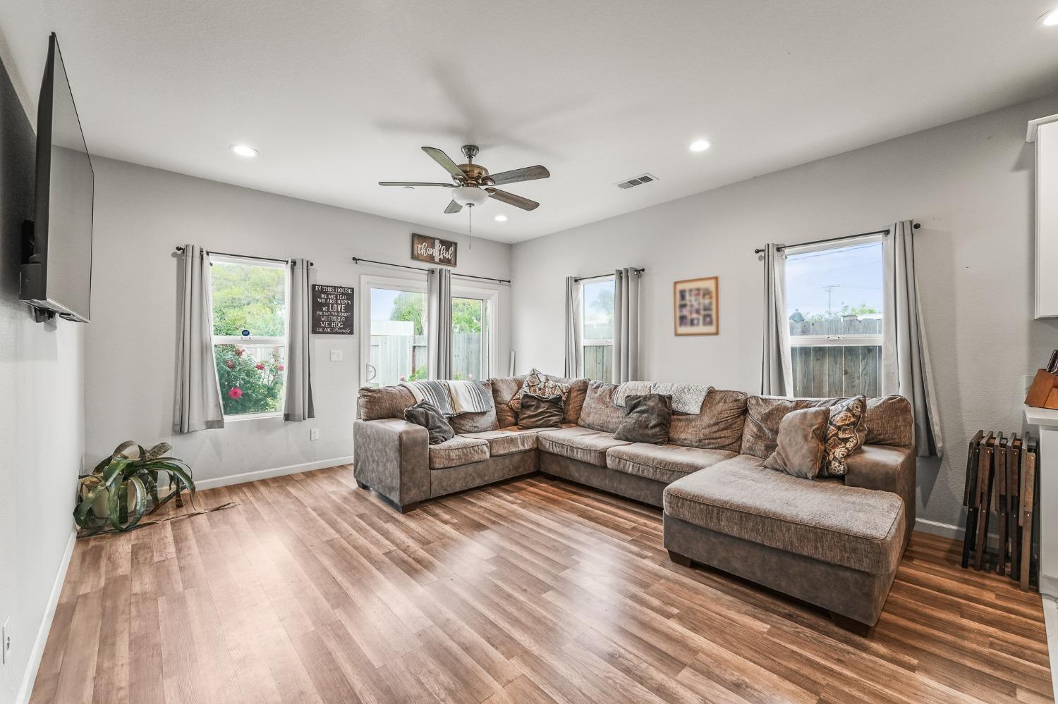 Detail Gallery Image 16 of 36 For 5324 8th St, Keyes,  CA 95328 - 4 Beds | 2 Baths