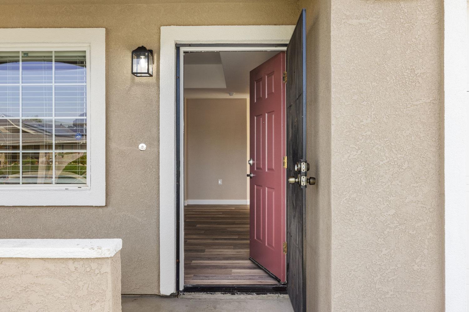 Detail Gallery Image 3 of 20 For 3956 Amelia Dr, Stockton,  CA 95204 - 3 Beds | 2 Baths