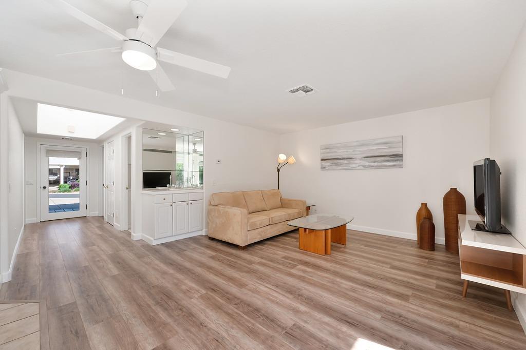 Photo #6: 225048218 Listing: Photo #6