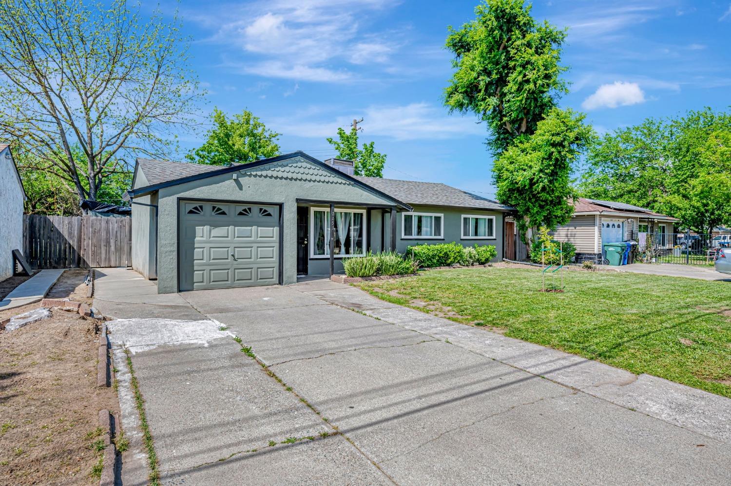 Detail Gallery Image 3 of 27 For 2253 Edison Ave, Sacramento,  CA 95821 - 3 Beds | 1 Baths