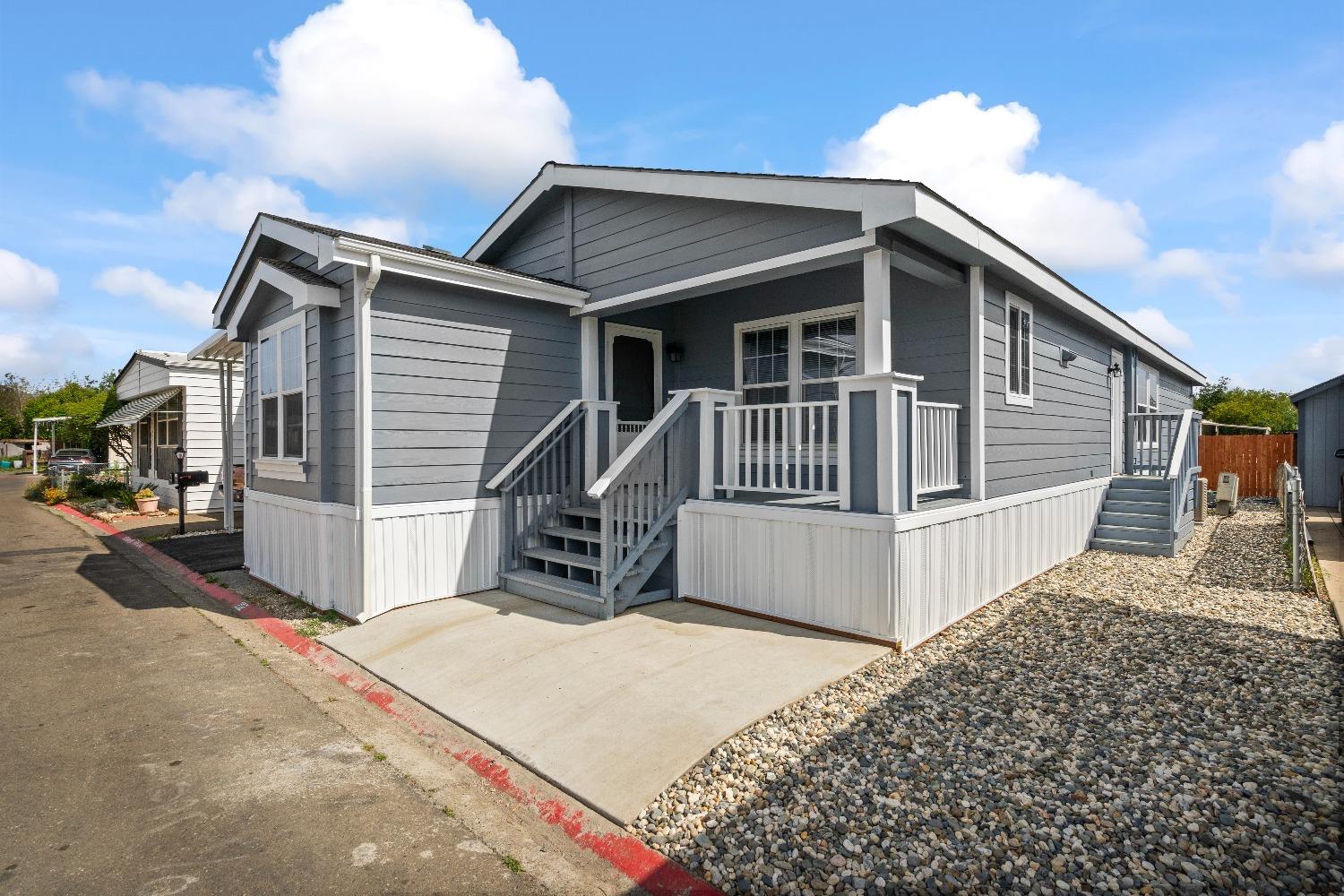 Detail Gallery Image 2 of 38 For 5100 N Highway 99 202, Stockton,  CA 95212 - 3 Beds | 2 Baths