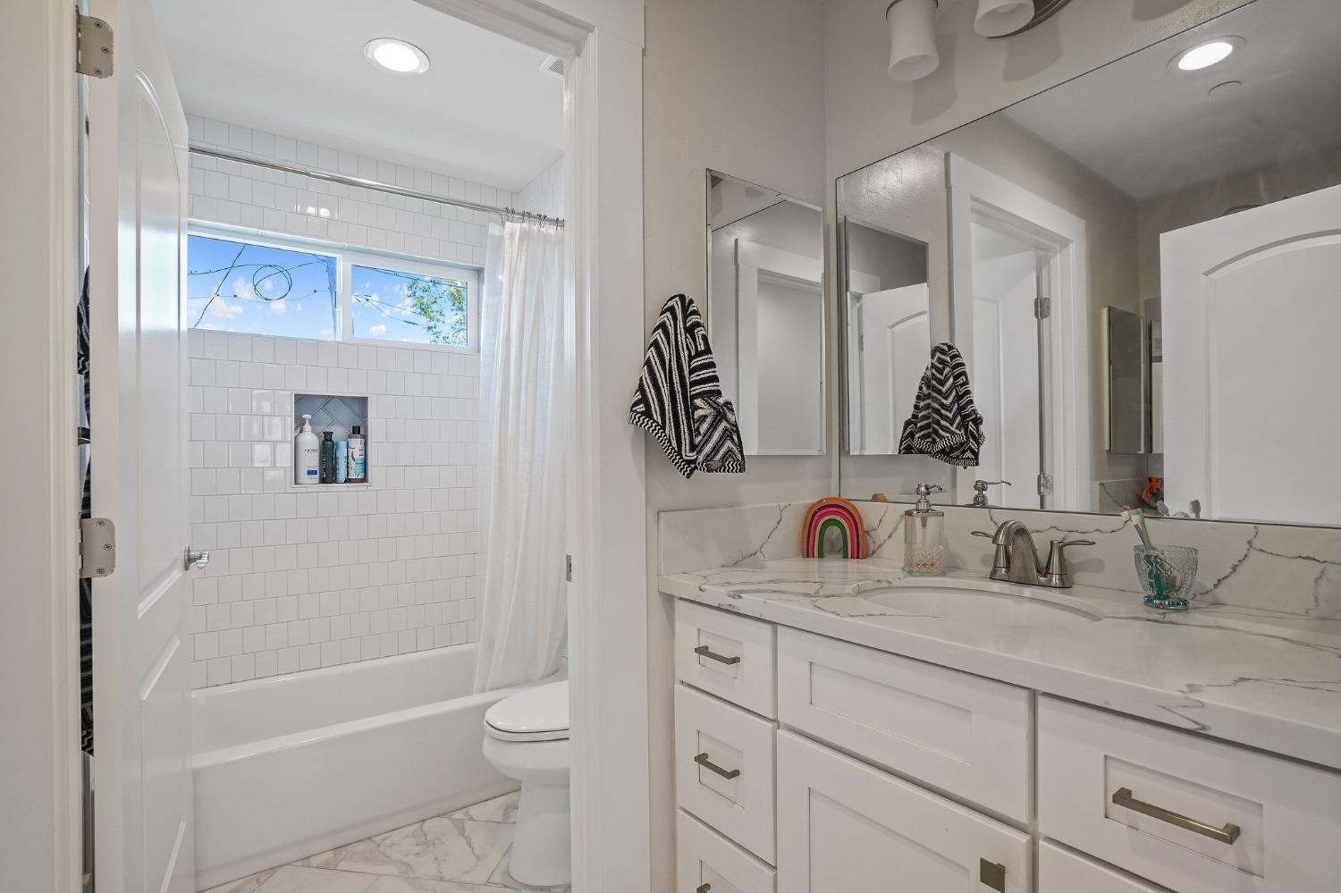 Detail Gallery Image 21 of 34 For 2741 Santa Clara Way, Sacramento,  CA 95817 - 4 Beds | 2/1 Baths