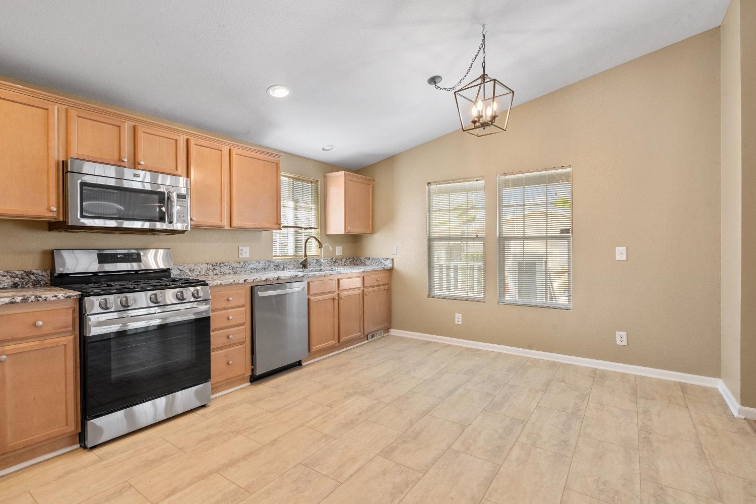 Detail Gallery Image 17 of 38 For 5100 N Highway 99 202, Stockton,  CA 95212 - 3 Beds | 2 Baths
