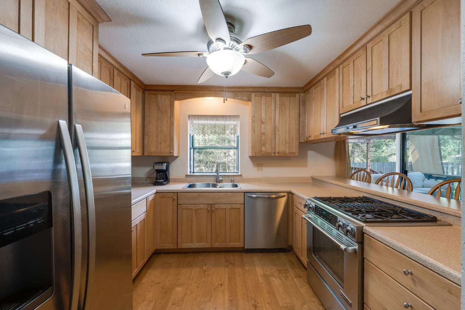 Detail Gallery Image 9 of 42 For 3181 Castlewood Cir, Pollock Pines,  CA 95726 - 4 Beds | 3 Baths