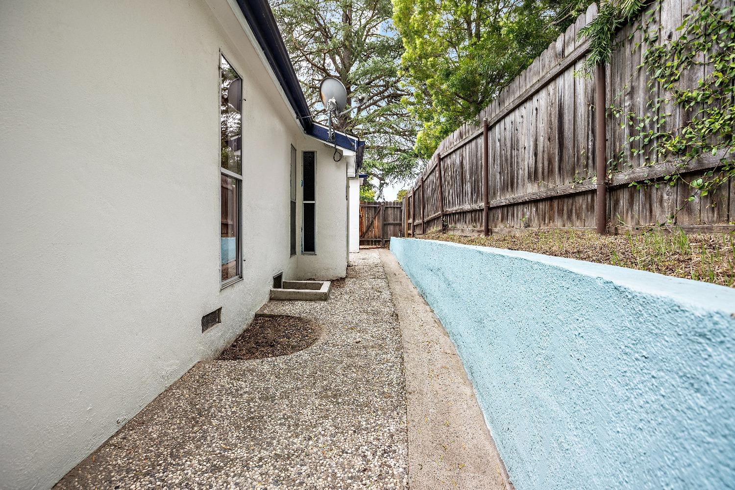 Detail Gallery Image 56 of 60 For 4820 Alturas Way, Sacramento,  CA 95822 - 3 Beds | 2 Baths