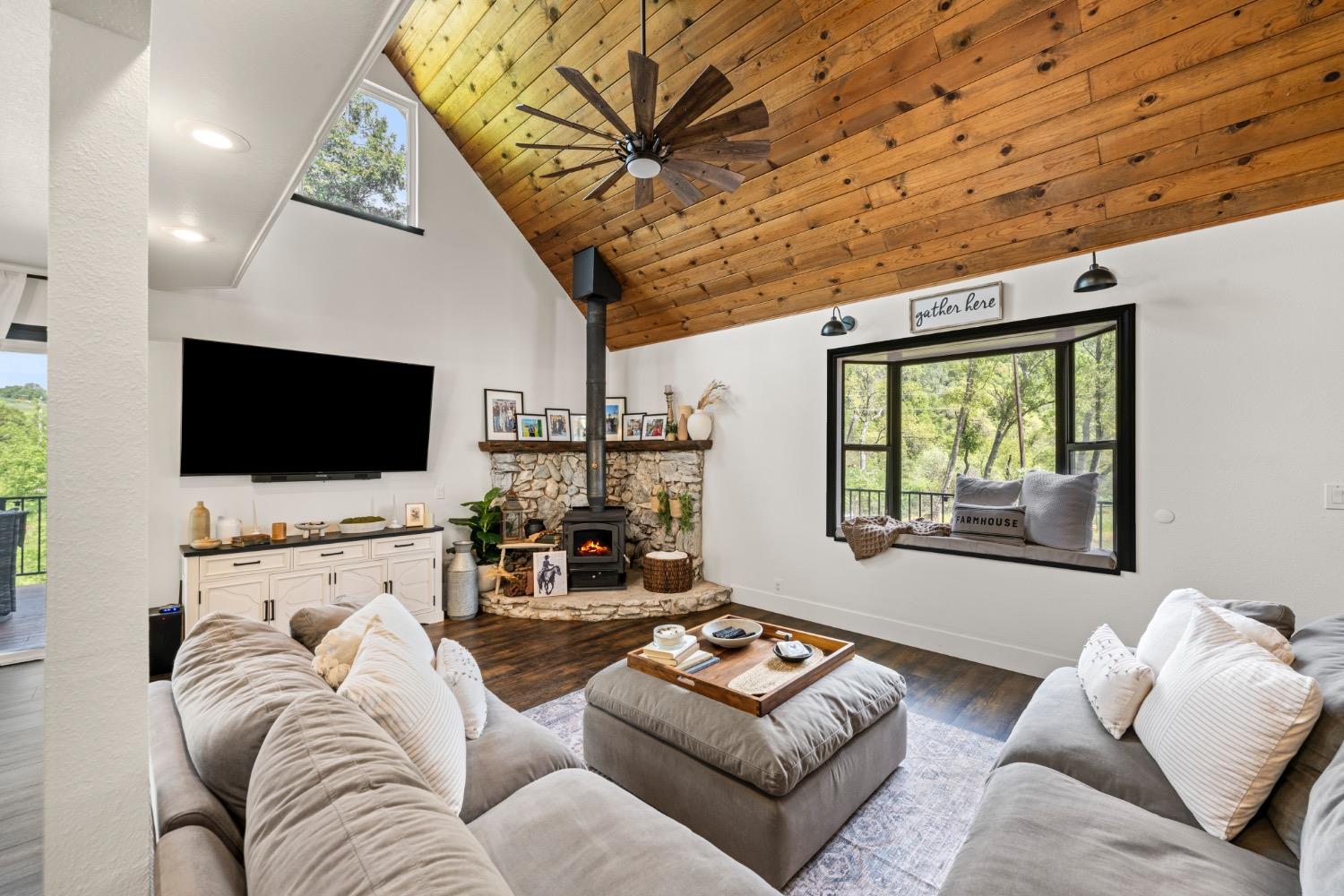 Detail Gallery Image 12 of 85 For 6020 French Creek Rd, Shingle Springs,  CA 95682 - 3 Beds | 3 Baths