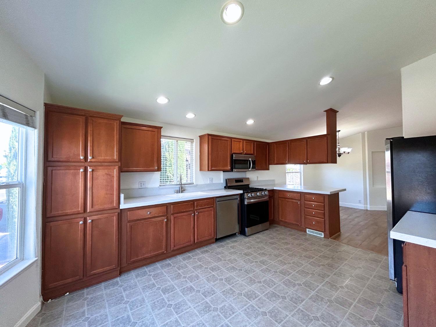 Detail Gallery Image 15 of 46 For 70 Hancock Dr, Roseville,  CA 95678 - 3 Beds | 2 Baths