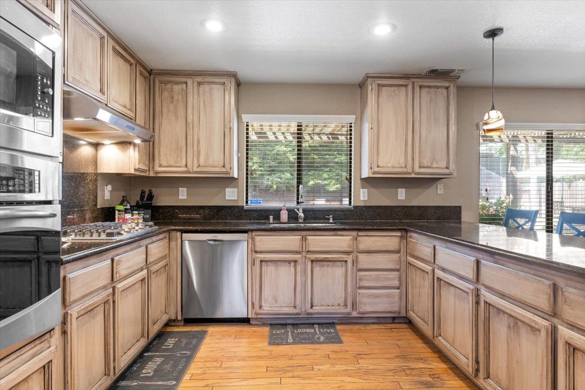Detail Gallery Image 5 of 70 For 5078 Midas Ave, Rocklin,  CA 95677 - 5 Beds | 3 Baths