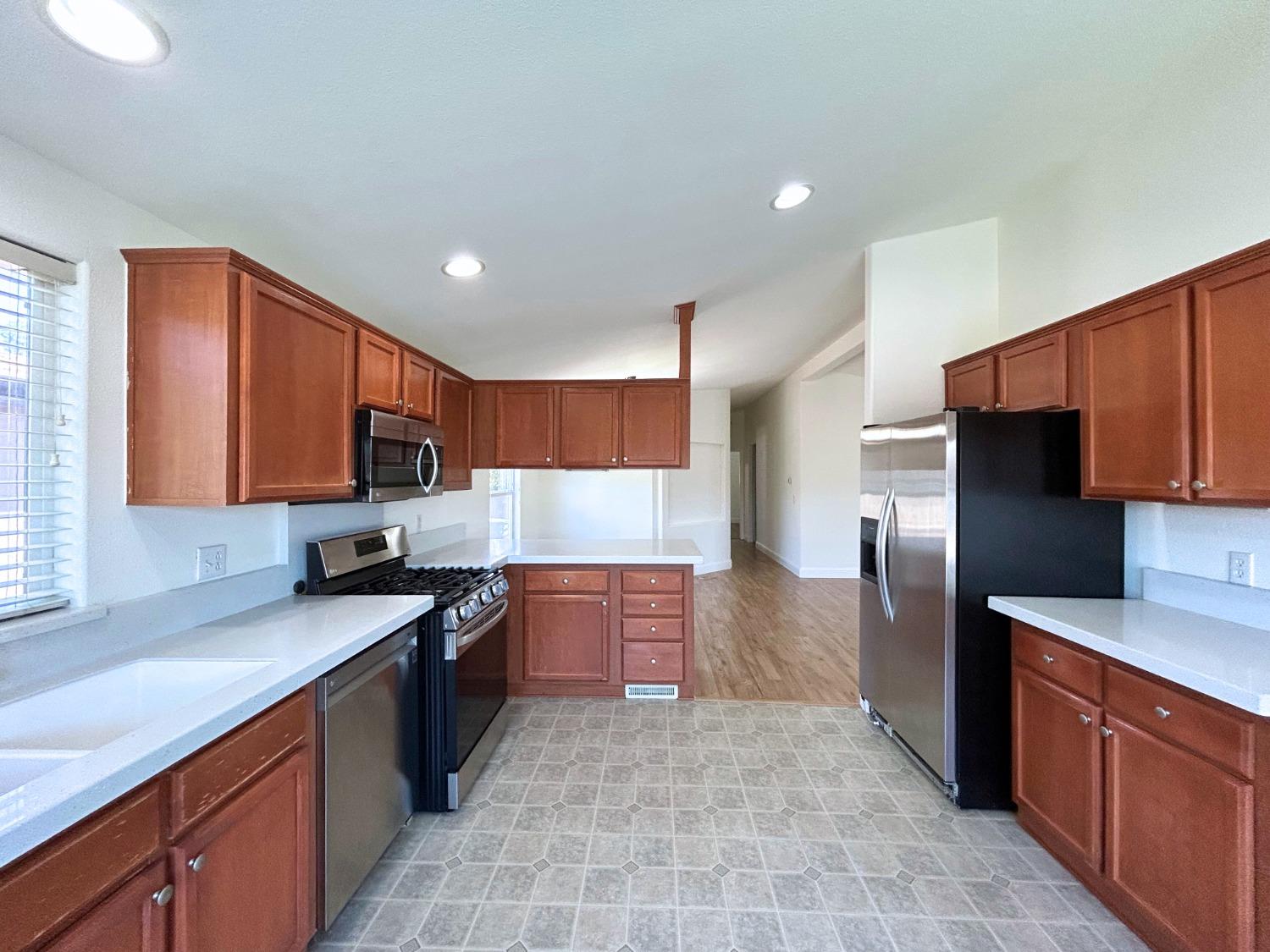 Detail Gallery Image 16 of 46 For 70 Hancock Dr, Roseville,  CA 95678 - 3 Beds | 2 Baths