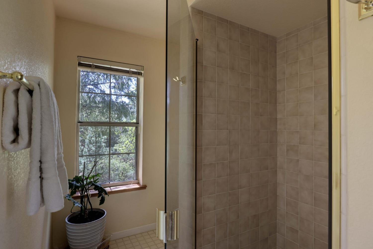 Detail Gallery Image 25 of 46 For 450 Hill Haven Dr, Colfax,  CA 95713 - 3 Beds | 2/1 Baths