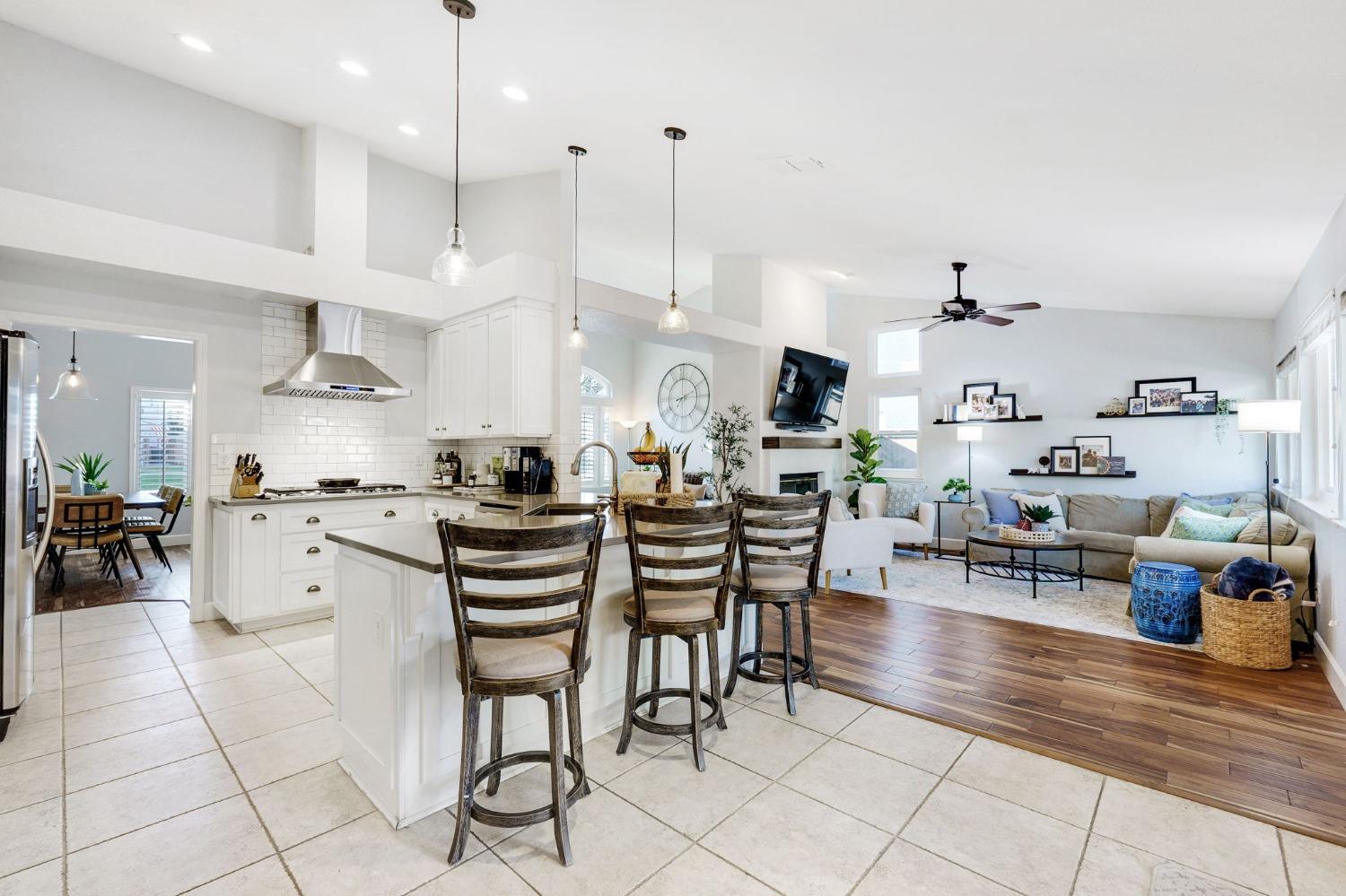 Detail Gallery Image 9 of 29 For 11887 Silver Cliff Way, Gold River,  CA 95670 - 3 Beds | 2 Baths