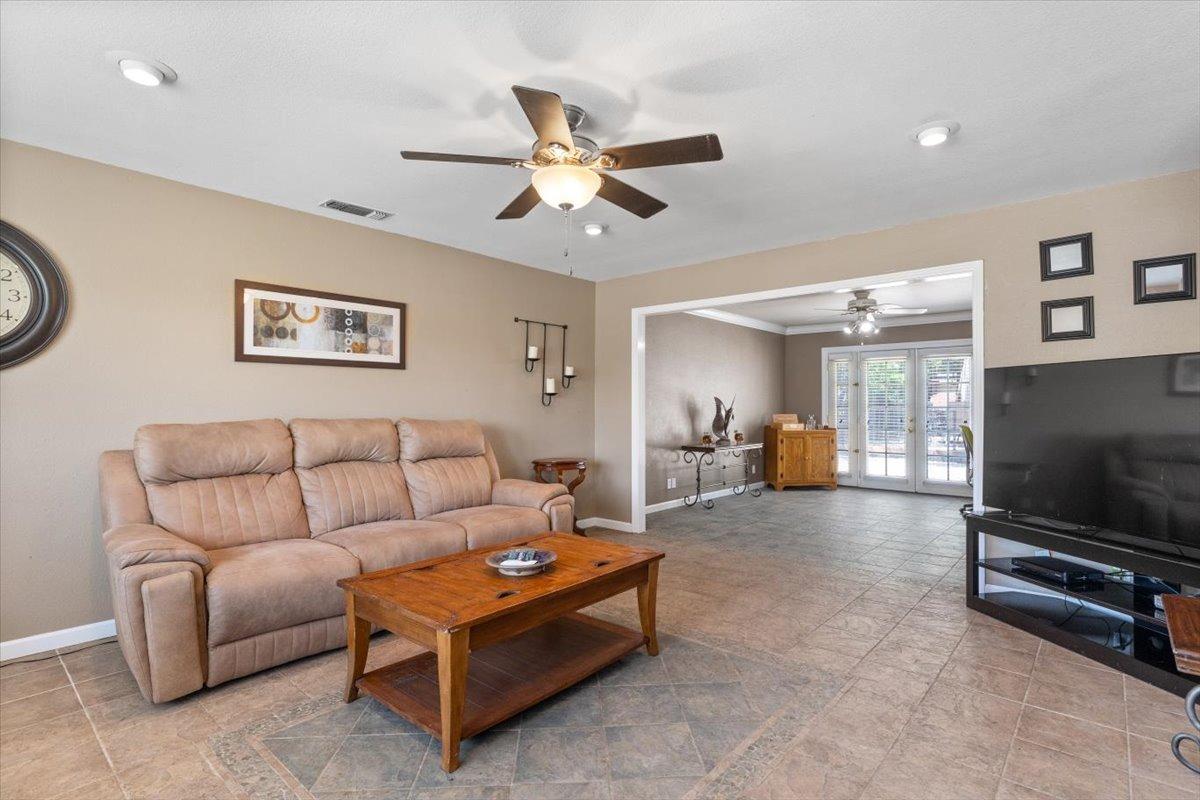 Detail Gallery Image 10 of 70 For 5078 Midas Ave, Rocklin,  CA 95677 - 5 Beds | 3 Baths
