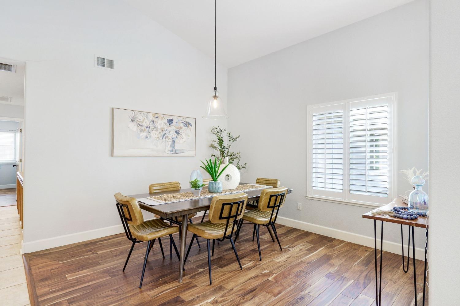 Detail Gallery Image 5 of 29 For 11887 Silver Cliff Way, Gold River,  CA 95670 - 3 Beds | 2 Baths