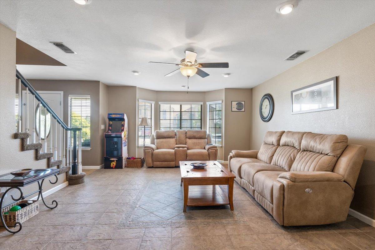 Detail Gallery Image 12 of 70 For 5078 Midas Ave, Rocklin,  CA 95677 - 5 Beds | 3 Baths