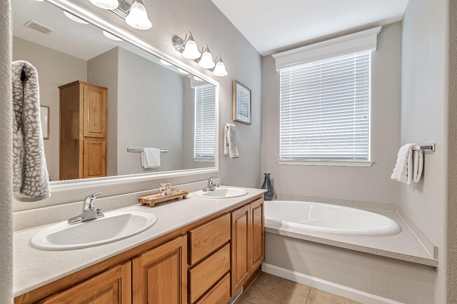 Detail Gallery Image 18 of 32 For 3263 Vineyard Ave 125, Pleasanton,  CA 94566 - 3 Beds | 2 Baths