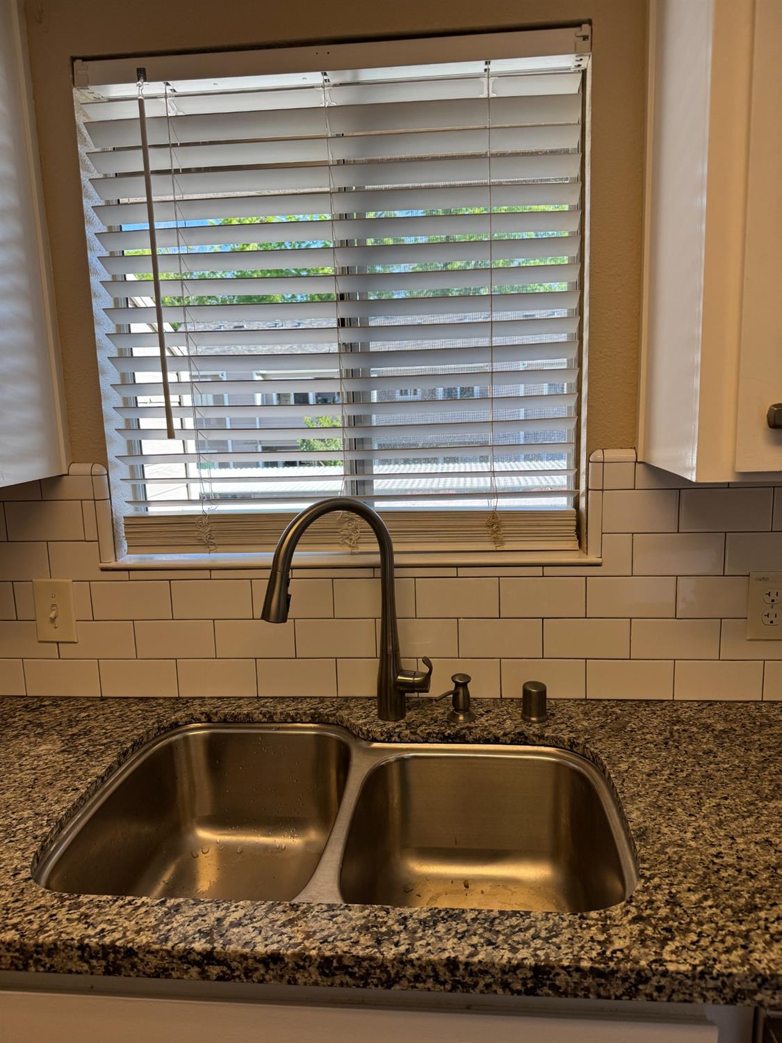 Photo #5: 225046993 Listing: Photo #5