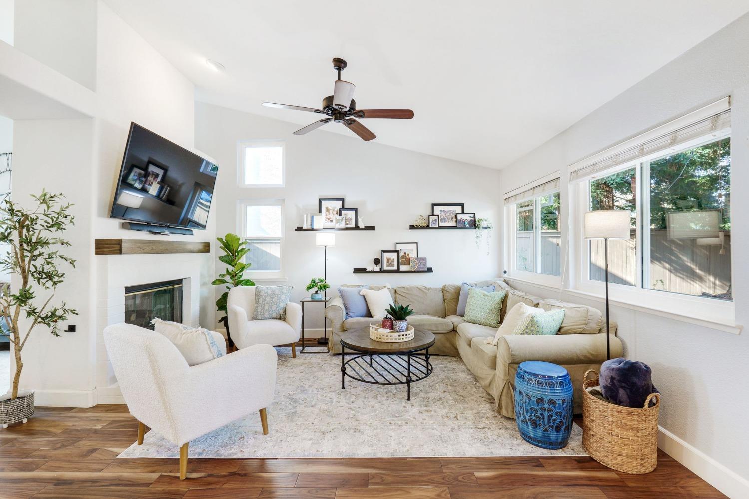Detail Gallery Image 8 of 29 For 11887 Silver Cliff Way, Gold River,  CA 95670 - 3 Beds | 2 Baths
