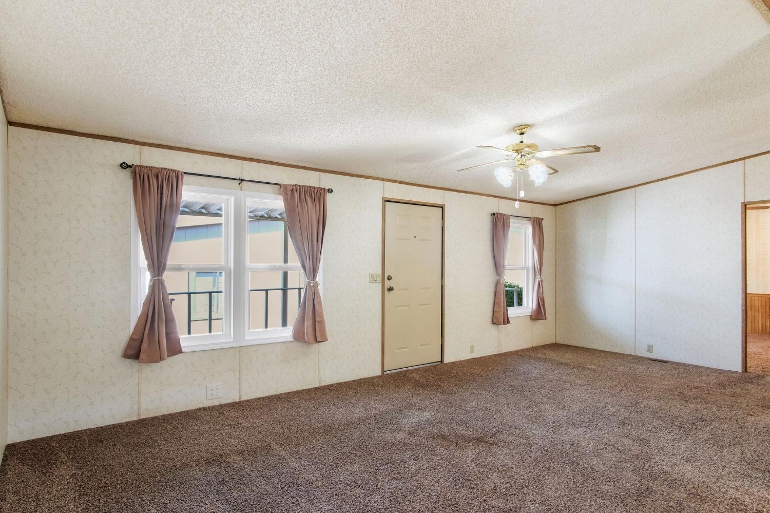 Detail Gallery Image 4 of 31 For 1500 Held Dr 124, Modesto,  CA 95355 - 3 Beds | 2 Baths