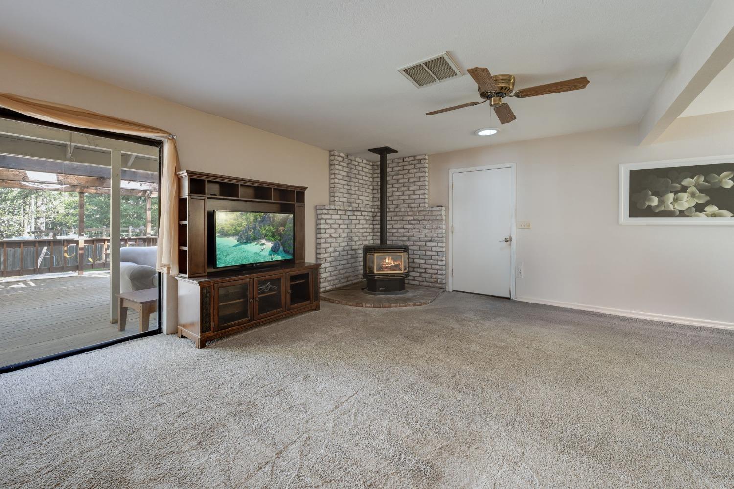 Detail Gallery Image 17 of 42 For 3181 Castlewood Cir, Pollock Pines,  CA 95726 - 4 Beds | 3 Baths