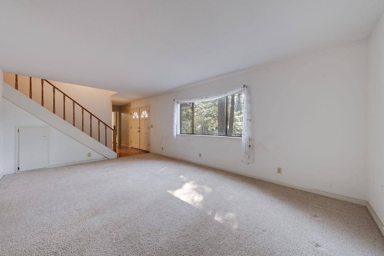Detail Gallery Image 5 of 42 For 3181 Castlewood Cir, Pollock Pines,  CA 95726 - 4 Beds | 3 Baths