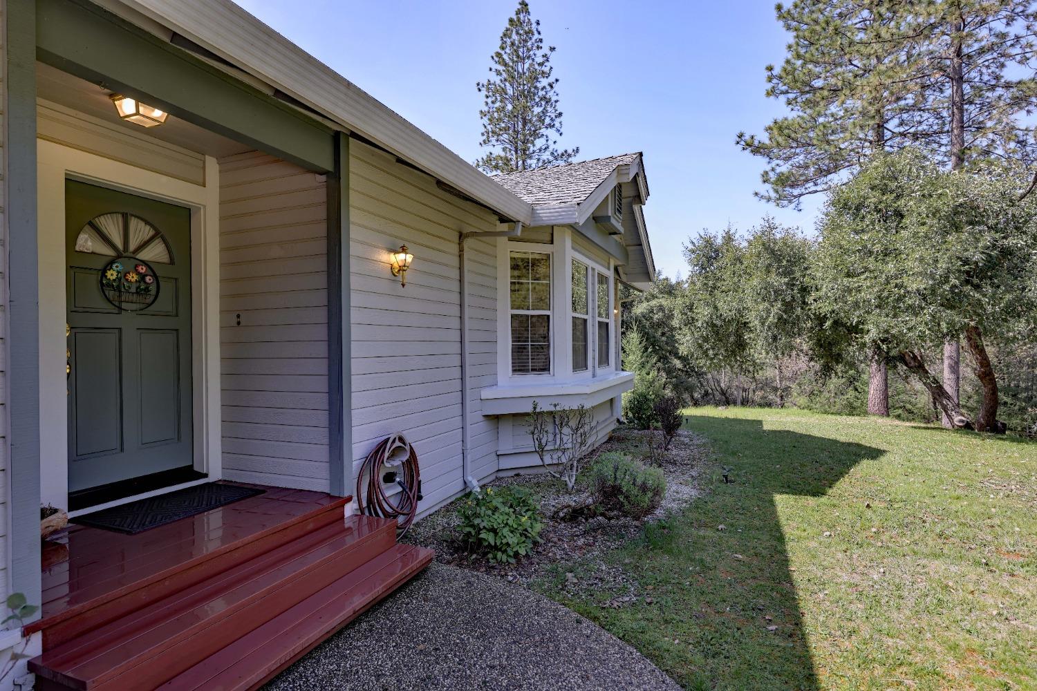 Detail Gallery Image 3 of 46 For 450 Hill Haven Dr, Colfax,  CA 95713 - 3 Beds | 2/1 Baths