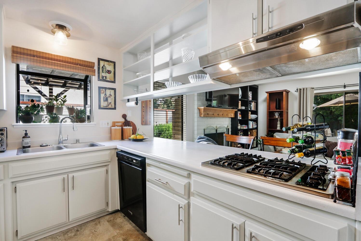 Detail Gallery Image 15 of 56 For 3304 Monte Vista Ave, Davis,  CA 95618 - 4 Beds | 3 Baths