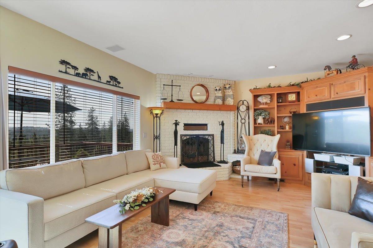 Detail Gallery Image 8 of 88 For 1890 John Muir Dr, Colfax,  CA 95713 - 3 Beds | 3 Baths
