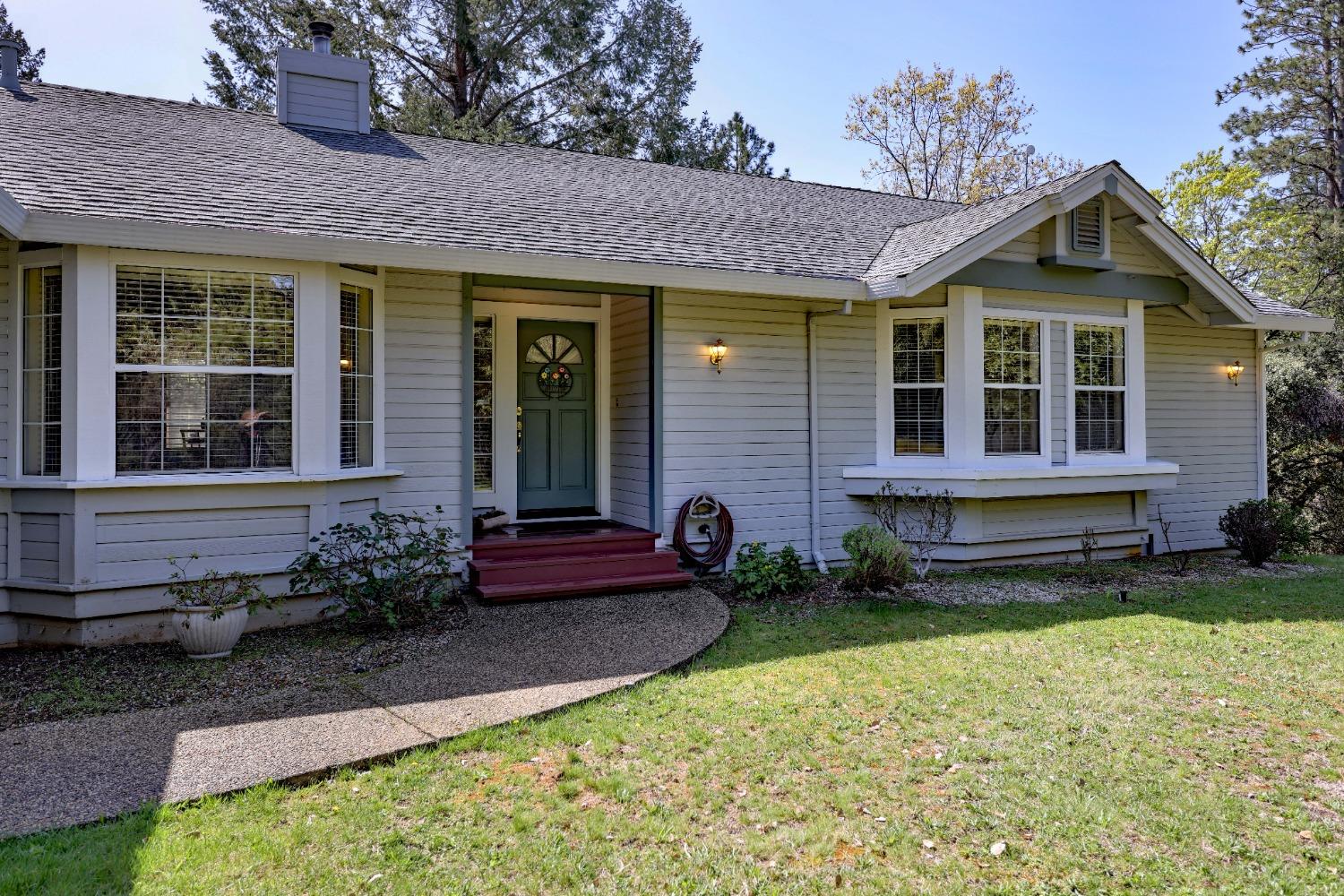 Detail Gallery Image 2 of 46 For 450 Hill Haven Dr, Colfax,  CA 95713 - 3 Beds | 2/1 Baths