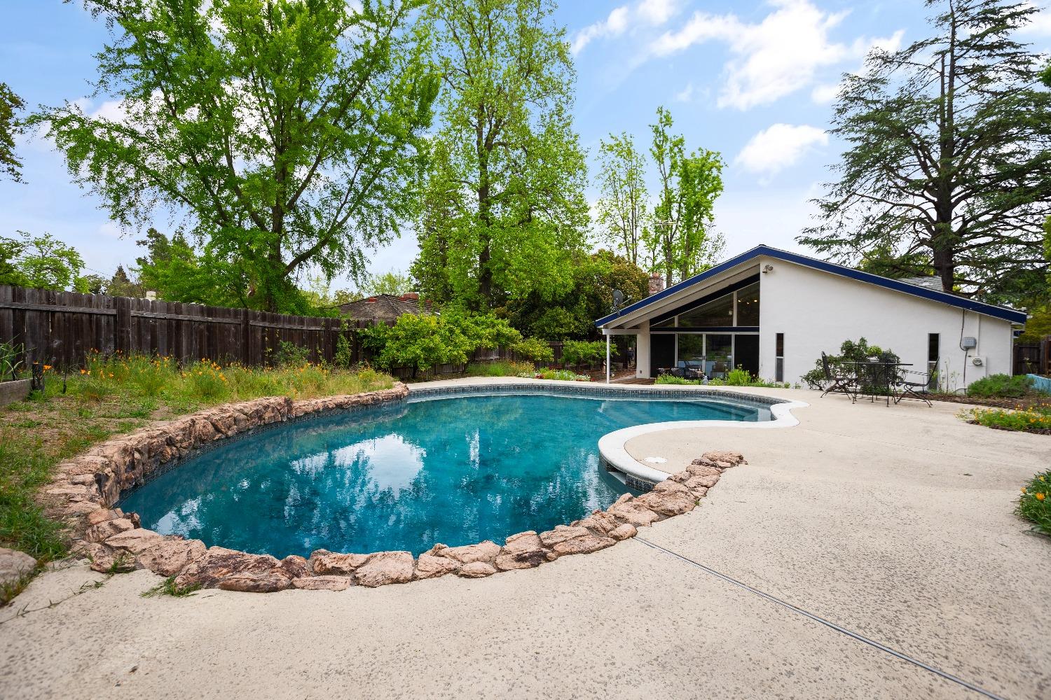 Detail Gallery Image 53 of 60 For 4820 Alturas Way, Sacramento,  CA 95822 - 3 Beds | 2 Baths