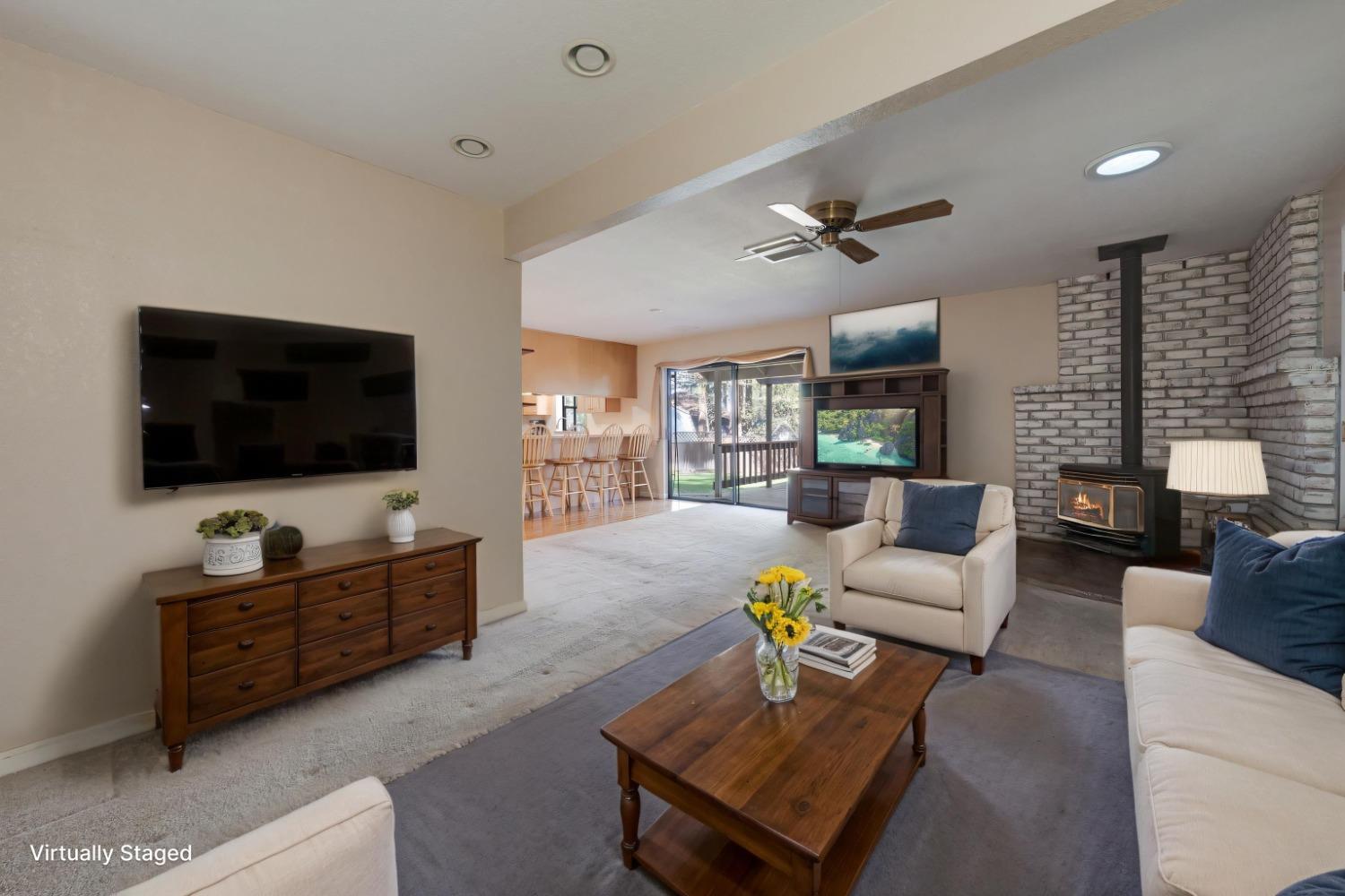 Detail Gallery Image 14 of 42 For 3181 Castlewood Cir, Pollock Pines,  CA 95726 - 4 Beds | 3 Baths