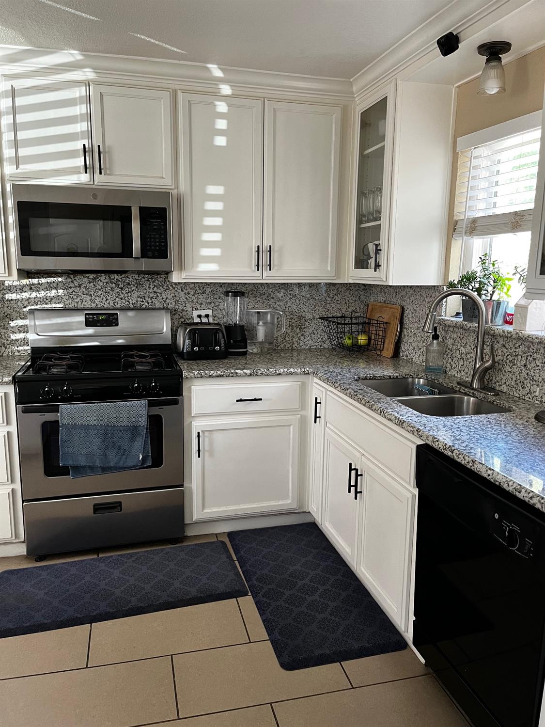 Detail Gallery Image 23 of 50 For 6725 21st St, Sacramento,  CA 95822 - 3 Beds | 2 Baths