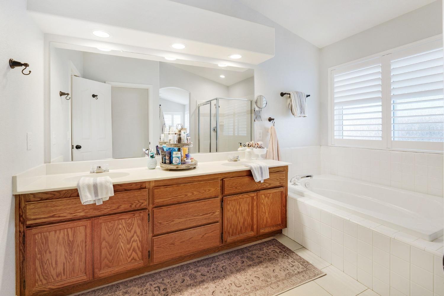 Detail Gallery Image 19 of 29 For 11887 Silver Cliff Way, Gold River,  CA 95670 - 3 Beds | 2 Baths