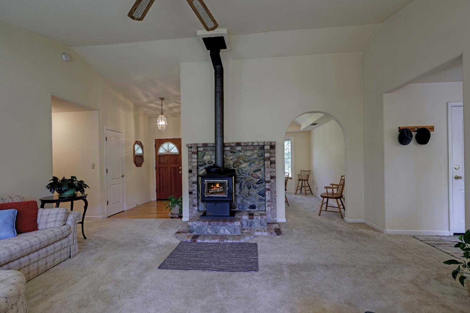 Detail Gallery Image 13 of 46 For 450 Hill Haven Dr, Colfax,  CA 95713 - 3 Beds | 2/1 Baths
