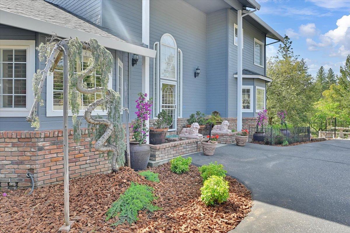 Detail Gallery Image 1 of 88 For 1890 John Muir Dr, Colfax,  CA 95713 - 3 Beds | 3 Baths