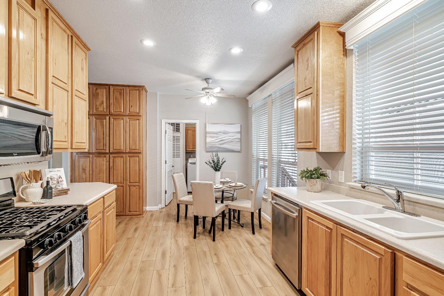 Detail Gallery Image 13 of 32 For 3263 Vineyard Ave 125, Pleasanton,  CA 94566 - 3 Beds | 2 Baths