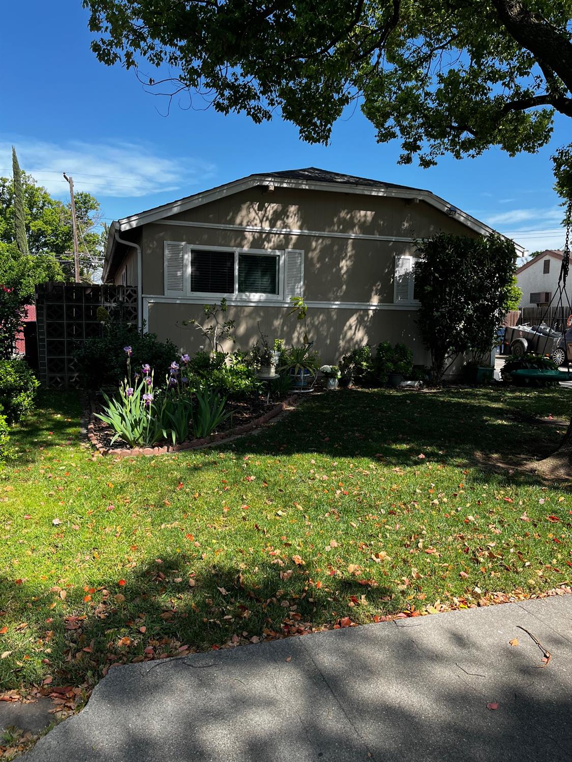 Detail Gallery Image 3 of 50 For 6725 21st St, Sacramento,  CA 95822 - 3 Beds | 2 Baths