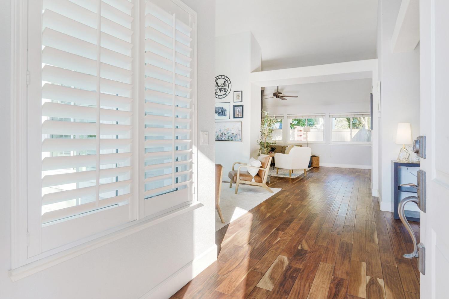 Detail Gallery Image 2 of 29 For 11887 Silver Cliff Way, Gold River,  CA 95670 - 3 Beds | 2 Baths
