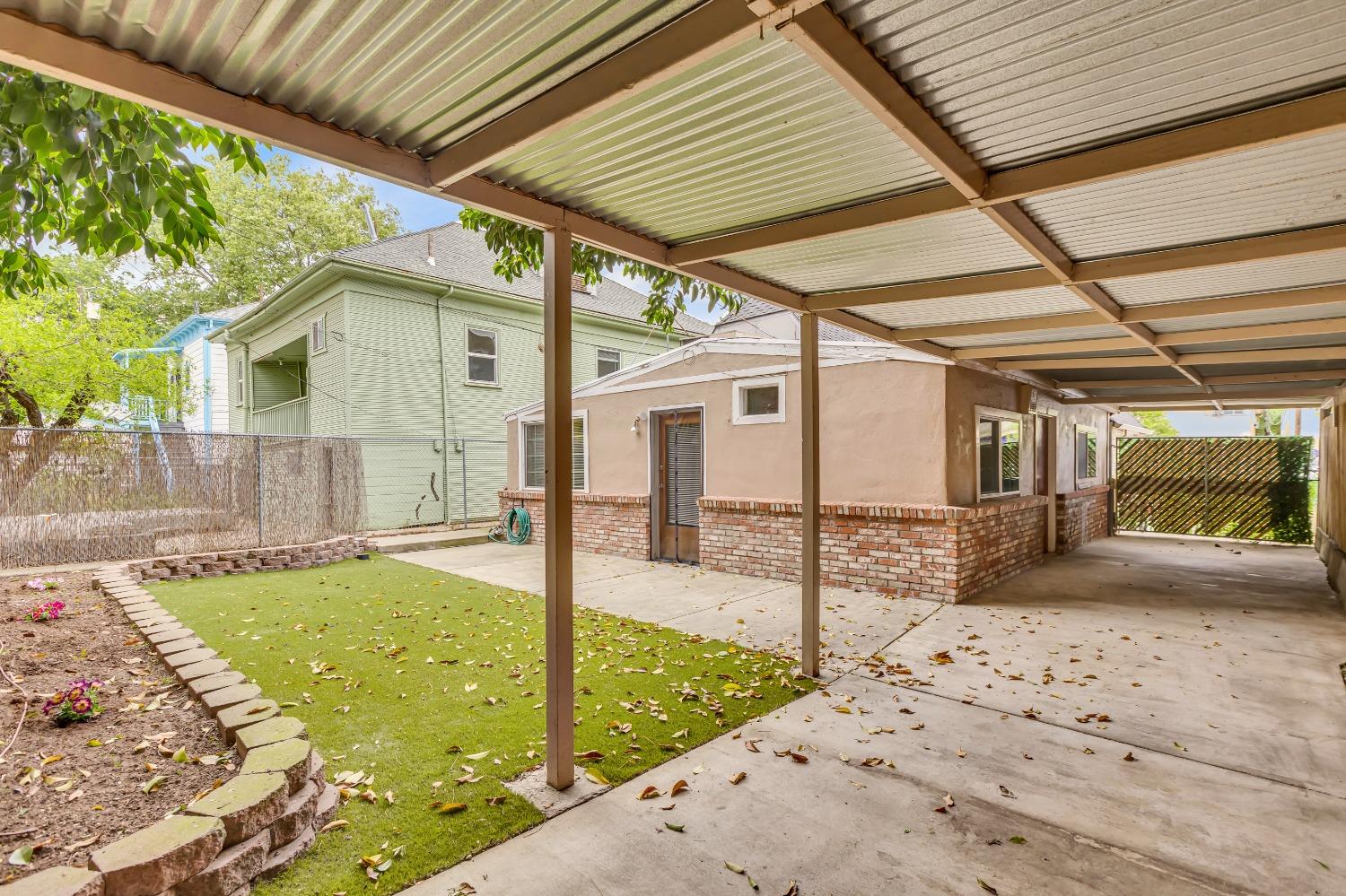 Detail Gallery Image 39 of 48 For 2210 10th Street, Sacramento,  CA 95818 - 2 Beds | 1 Baths
