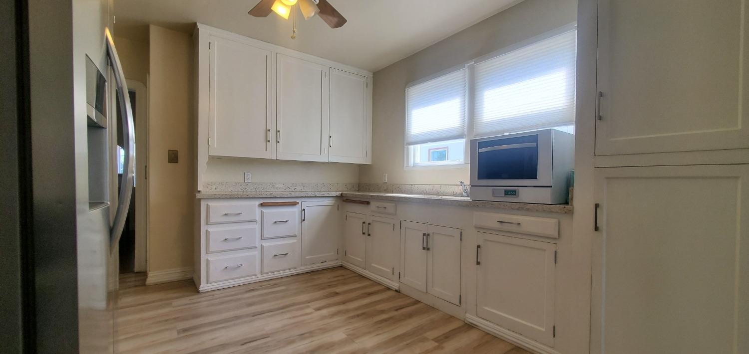 Detail Gallery Image 8 of 18 For 1755 87th Ave, Oakland,  CA 94621 - 2 Beds | 1 Baths