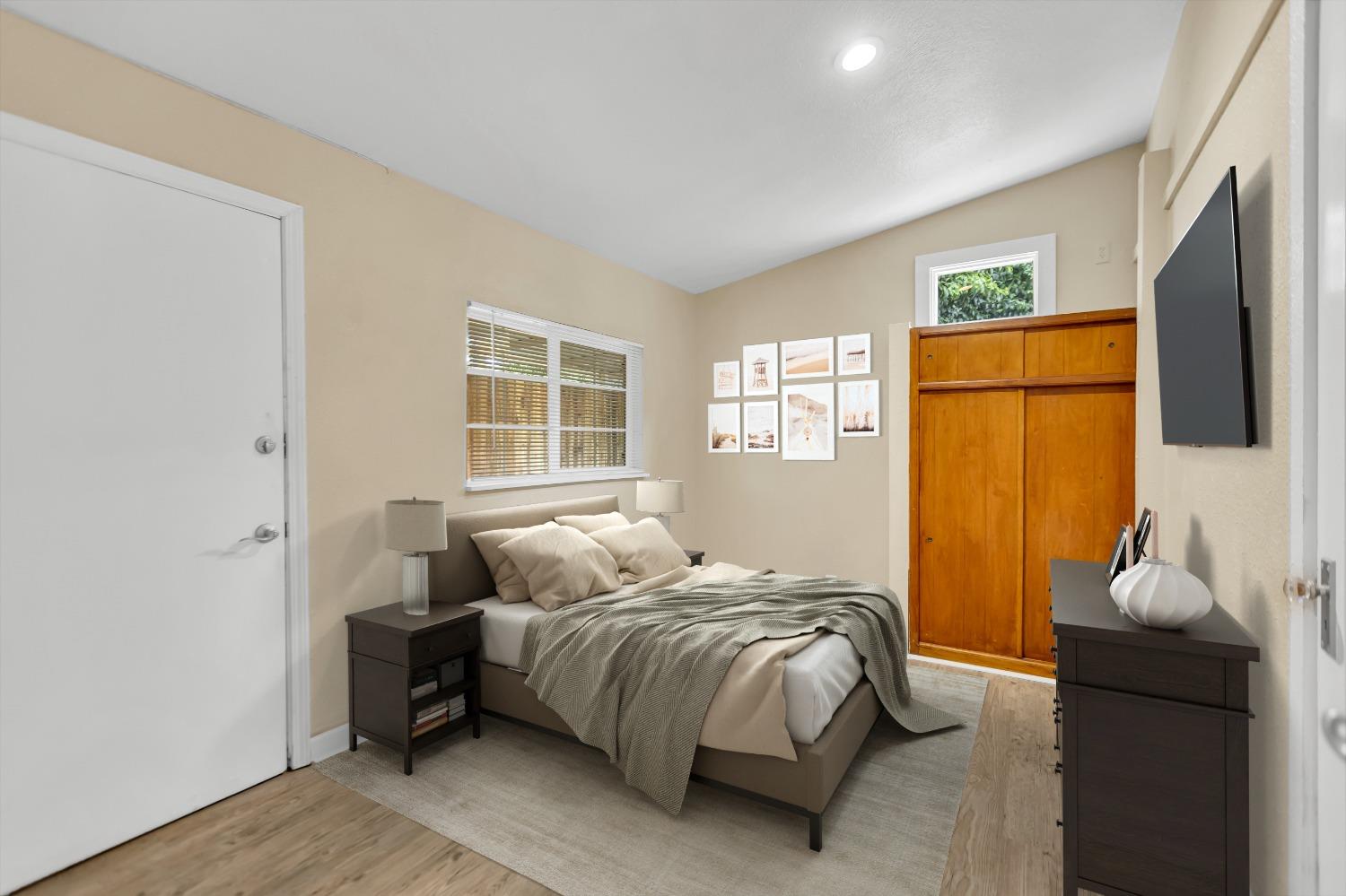 Detail Gallery Image 12 of 48 For 2210 10th Street, Sacramento,  CA 95818 - 2 Beds | 1 Baths