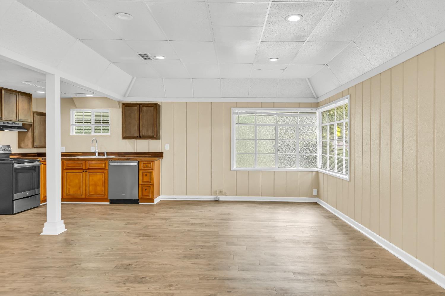 Detail Gallery Image 15 of 48 For 2210 10th Street, Sacramento,  CA 95818 - 2 Beds | 1 Baths