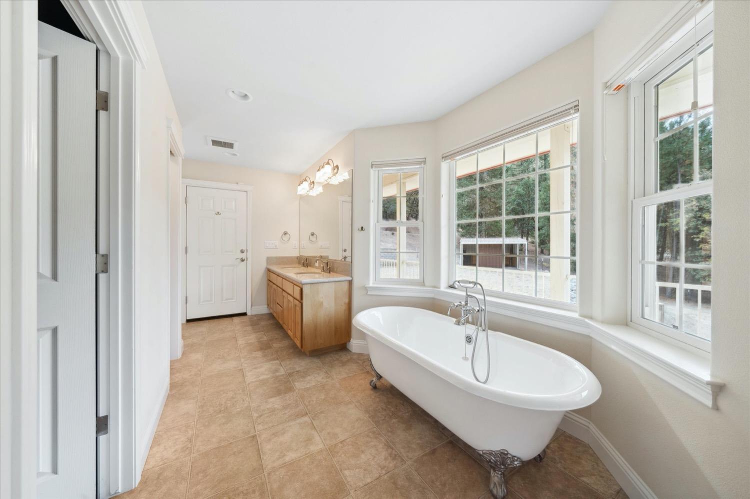 Detail Gallery Image 18 of 87 For 2995 Goose Ranch, Lewiston,  CA 96052 - 3 Beds | 2/1 Baths