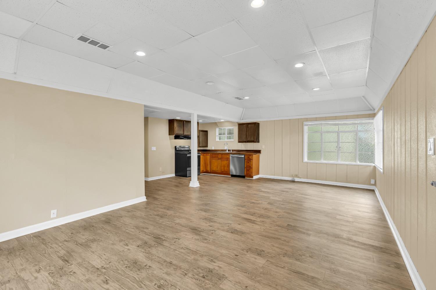 Detail Gallery Image 13 of 48 For 2210 10th Street, Sacramento,  CA 95818 - – Beds | – Baths