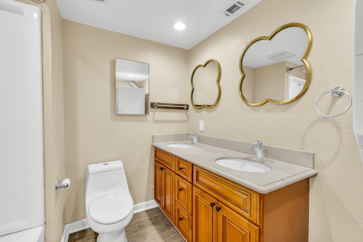 Detail Gallery Image 26 of 48 For 2210 10th Street, Sacramento,  CA 95818 - – Beds | – Baths