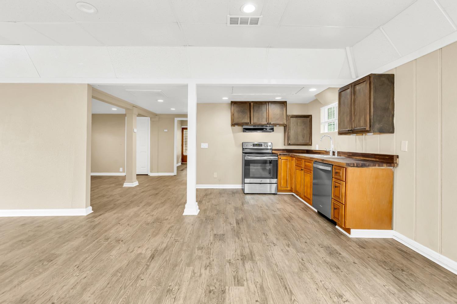 Detail Gallery Image 18 of 48 For 2210 10th Street, Sacramento,  CA 95818 - – Beds | – Baths