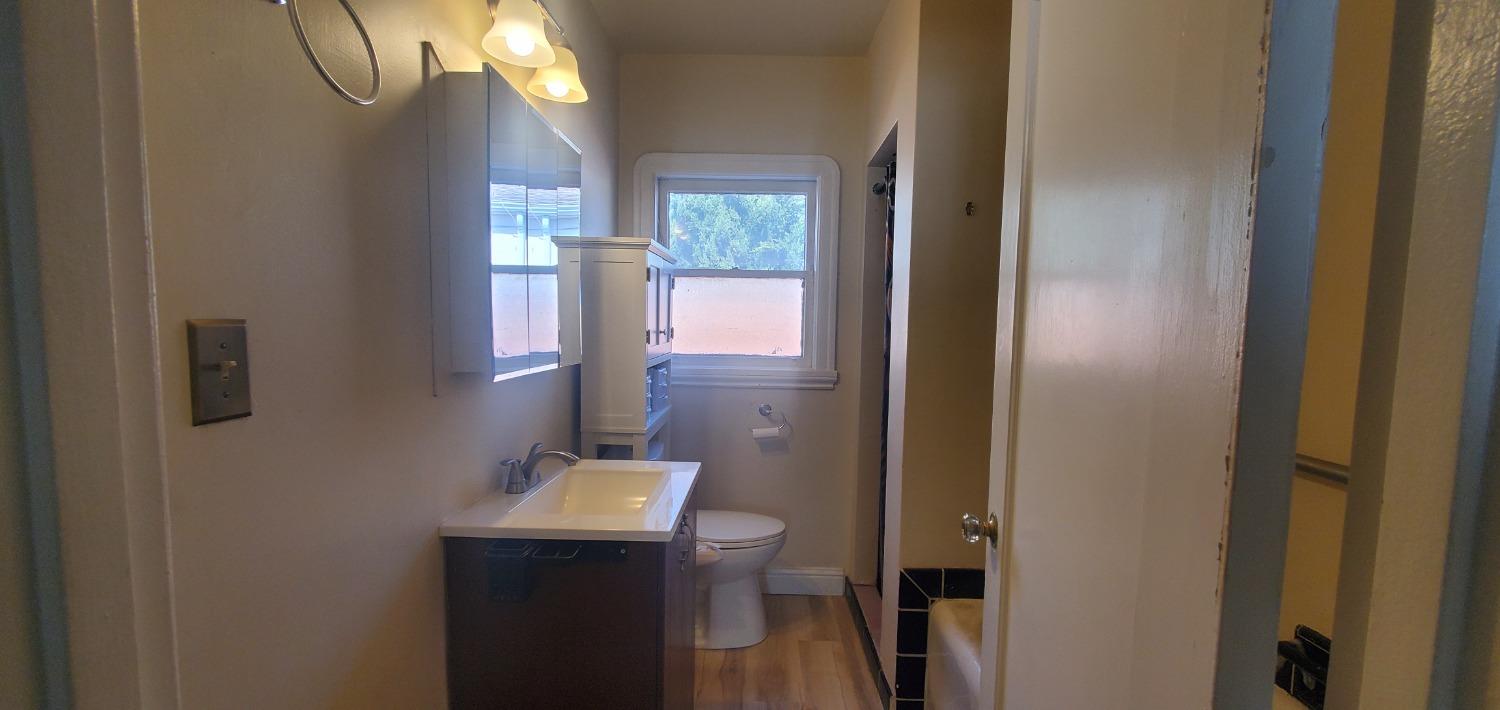 Detail Gallery Image 14 of 18 For 1755 87th Ave, Oakland,  CA 94621 - 2 Beds | 1 Baths