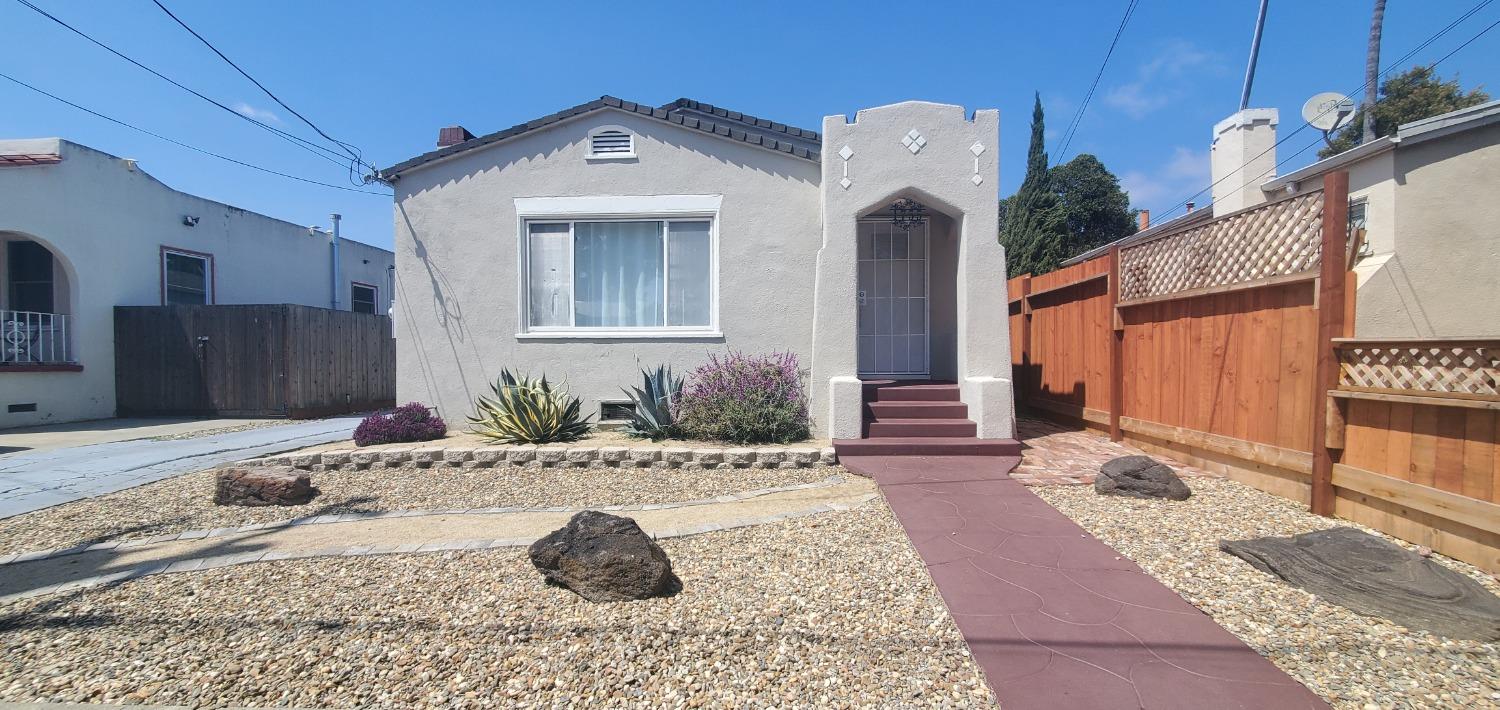 Detail Gallery Image 1 of 18 For 1755 87th Ave, Oakland,  CA 94621 - 2 Beds | 1 Baths