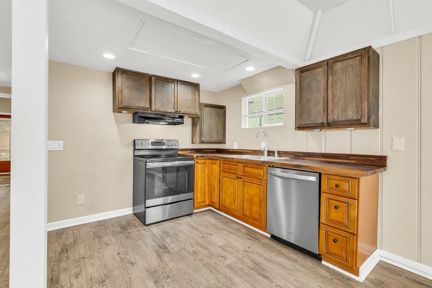 Detail Gallery Image 19 of 48 For 2210 10th Street, Sacramento,  CA 95818 - 2 Beds | 1 Baths