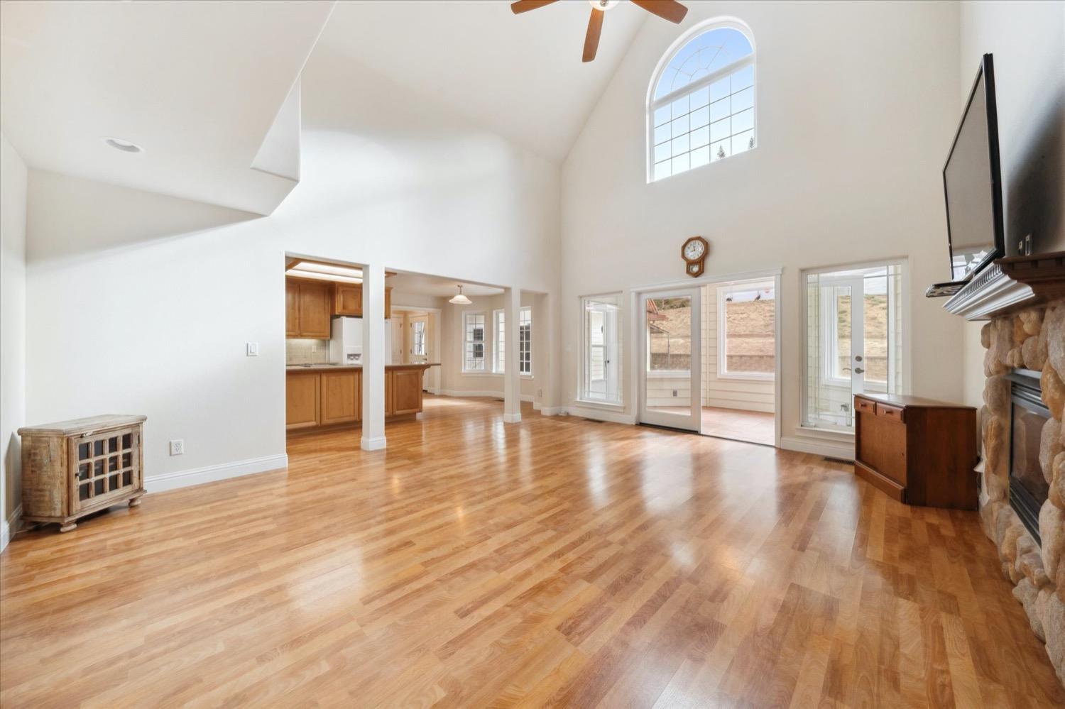Detail Gallery Image 5 of 87 For 2995 Goose Ranch, Lewiston,  CA 96052 - 3 Beds | 2/1 Baths